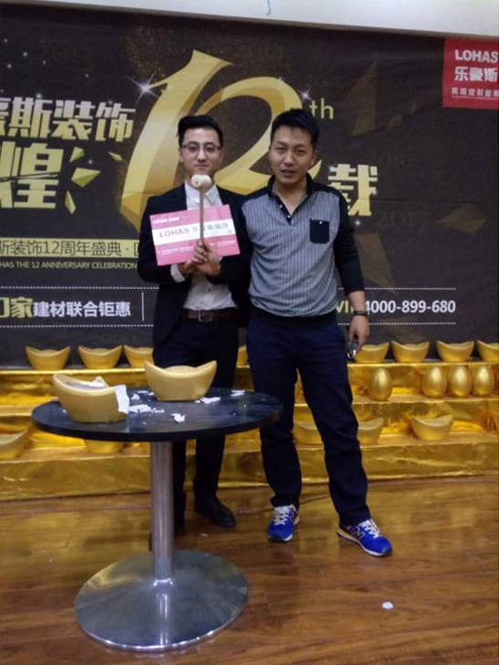 新合作城市廣場12周年大慶簽單業(yè)主合影