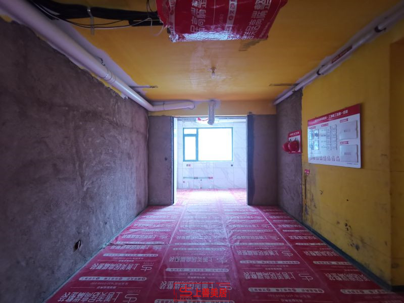 融創(chuàng)中心180平