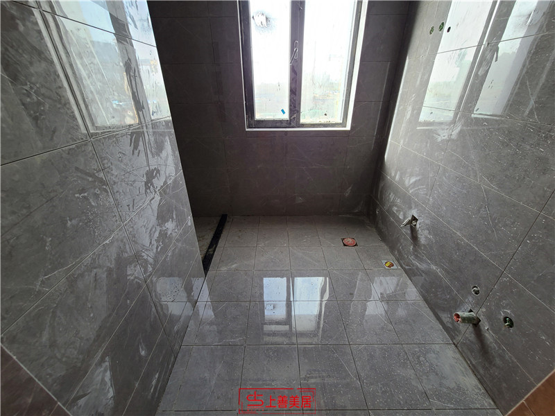 融創(chuàng)中心155平